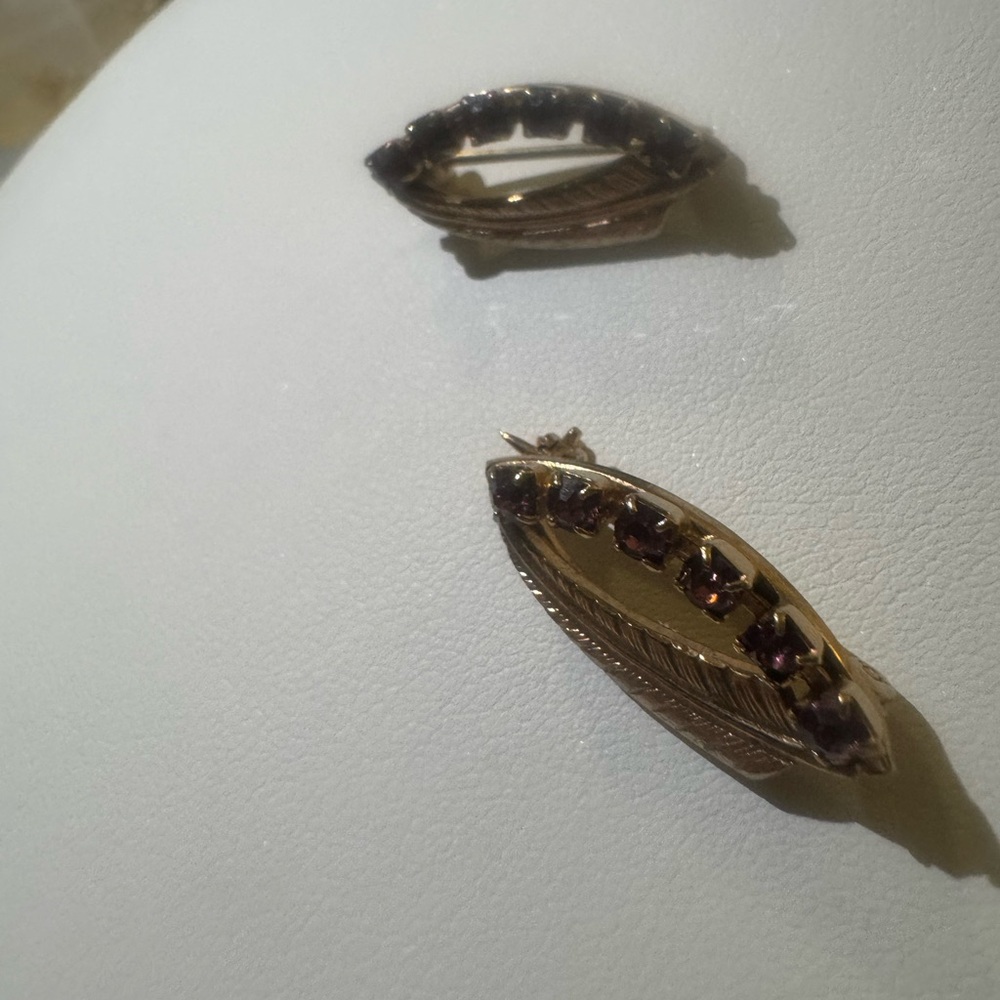 Silver-Tone Leaf Amethyst Accent Brooch set
